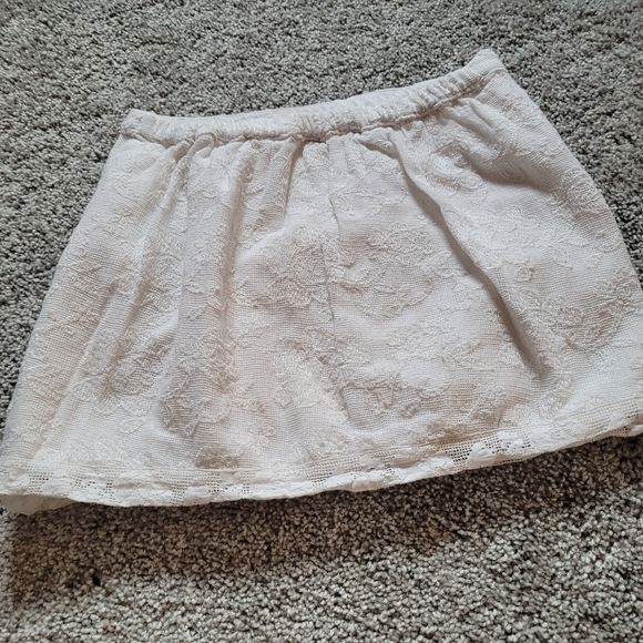 Abercrombie Kids White Lace Skirt Small Lined Logo - Picture 2 of 7